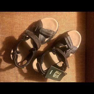NWT Mens Nunn Bush Sandals